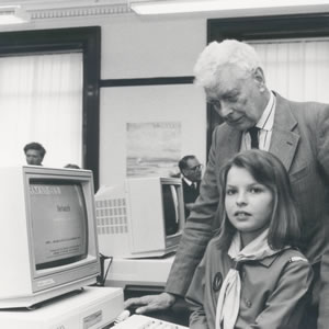 Angus McIntosh at the inauguration of the STELLA computing lab